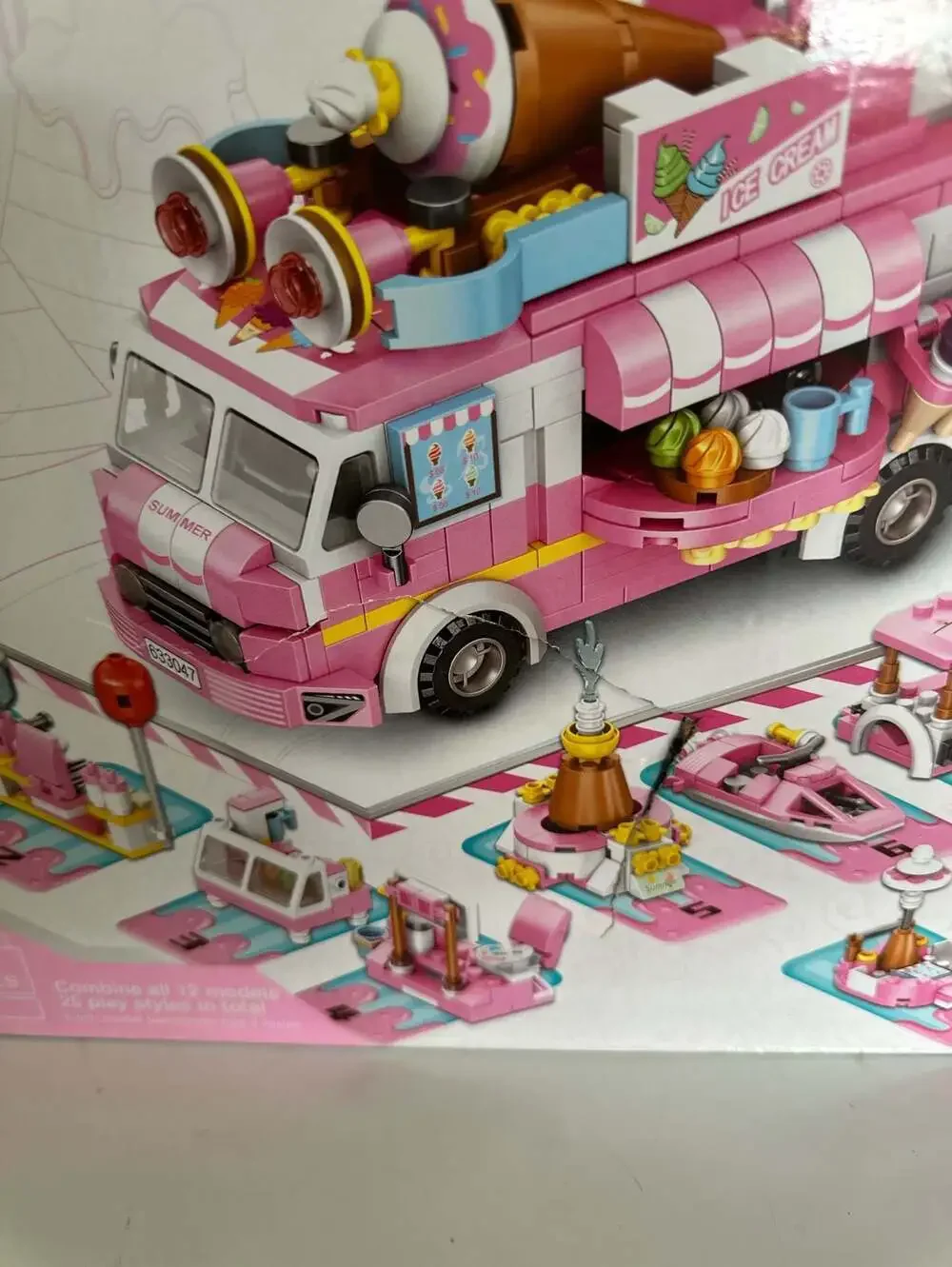 Panlos Brick 12-in-1 Ice Cream Truck Building Set 633047 (553 Pieces)